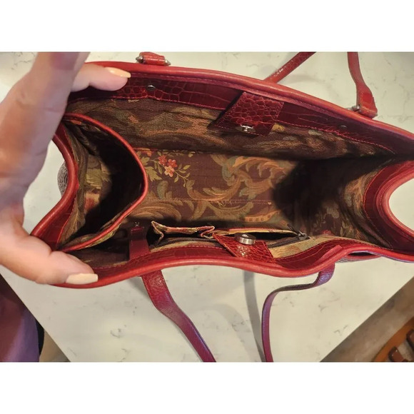 Vintage Brighton Croc Embossed Patent Double-Heart Structured Shoulder Bag - Picture 5 of 15